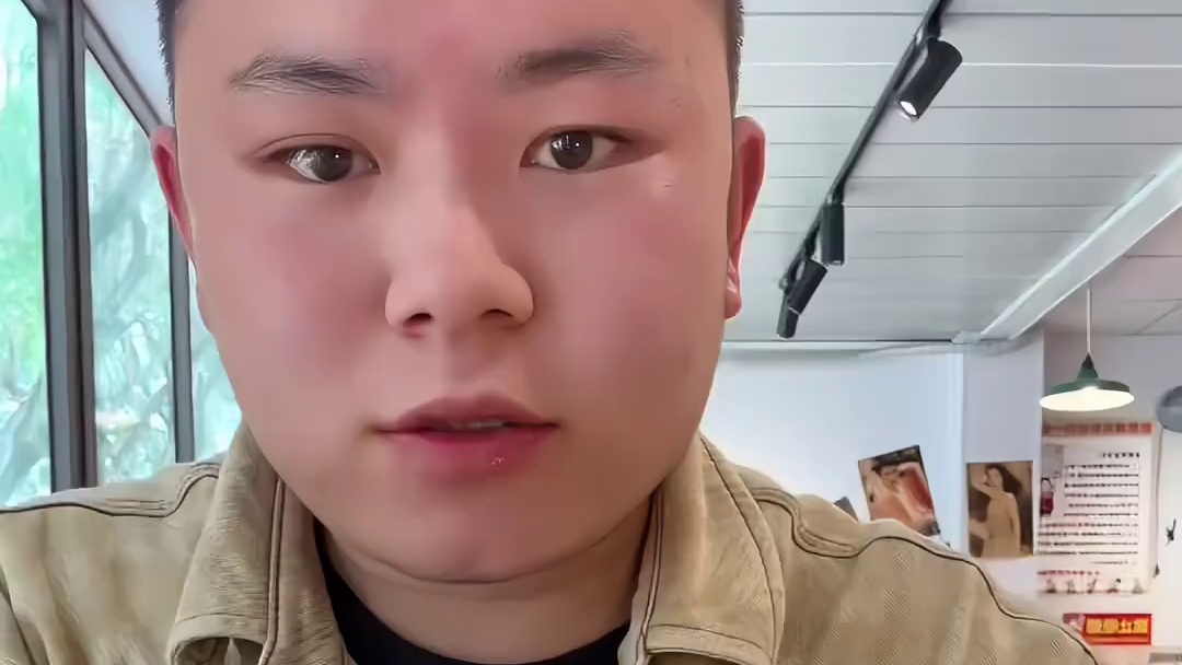 重庆街头十几块钱半自助螺蛳粉 酸笋,汤粉,螺蛳小料都能续吃起来太过瘾满满一大碗!