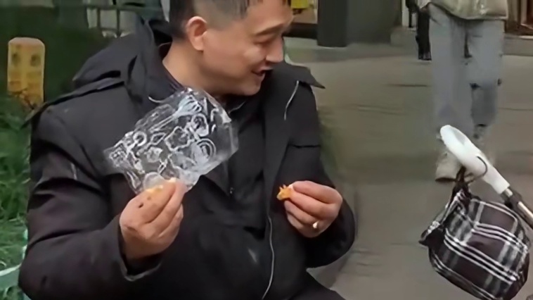 狗子：我都馋哭了，你就给我吃点吧