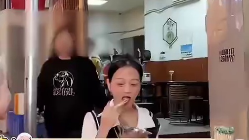 网红活动现场被扔鸡蛋，有网友质疑她为了制造流量博眼球，对此你们怎么看？