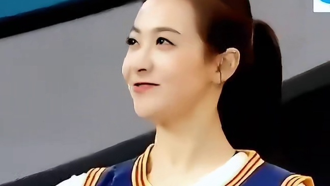 宋茜真的太美了，奥尼尔见了都忍不住现场直接求婚，震撼全场！