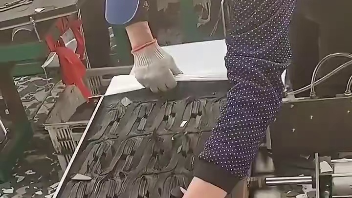 装货神操作，装的严丝合缝的。