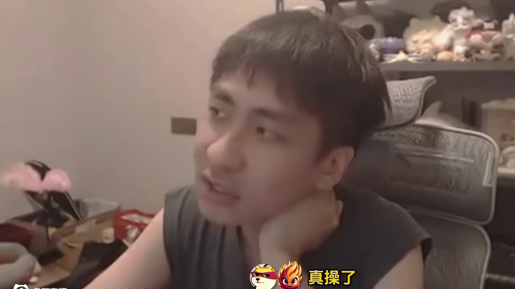 小明剑魔因家庭琐事怒砸桌子！收垃圾铲猫砂，要上班要给钱，最后对老婆喊出三个字：对不起！