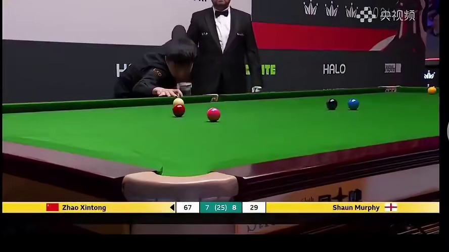 第二阶段开场后，赵心童迅速调整状态，第9局以80:14扳回一局（总比分4-5），但第10局墨菲凭借单