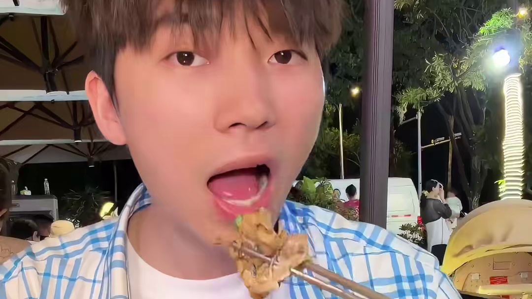 打飞的2000多公里也要来吃明星推荐的椰子鸡！