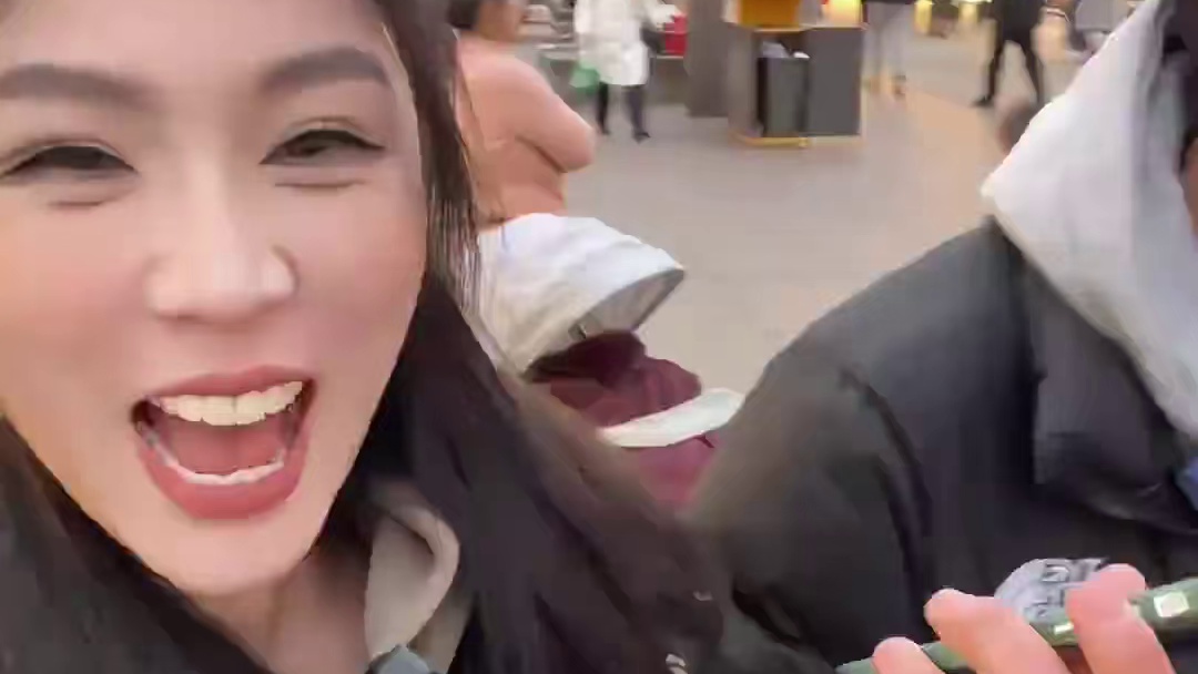 街头挑战看看路人会不会上当？