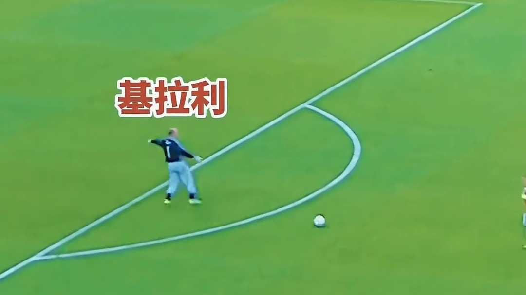 四十何妨，身披秋裤，依旧独霸足坛一门