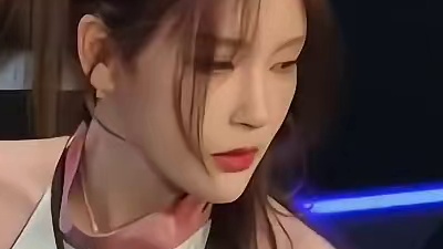 解说席抓拍Rita永远那么好看？网友：颜值太能打吧！