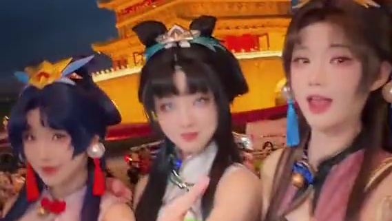 当你和闺蜜约了穿睡衣聚会，而她却...
