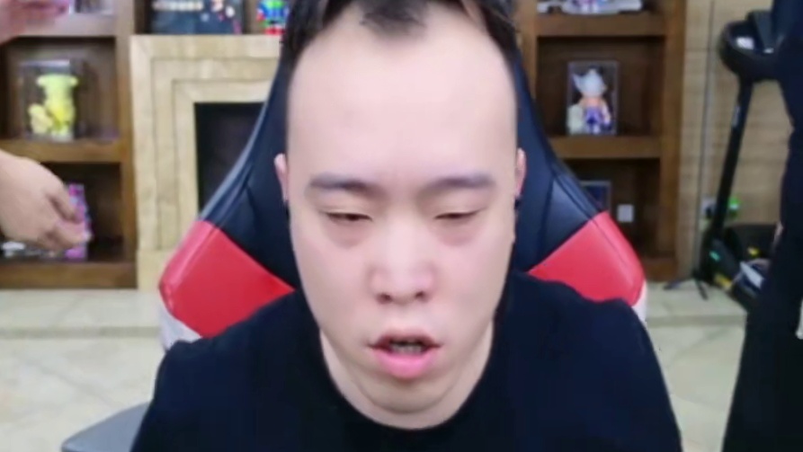 秃子最近太猛了，枪法再现思路拉满，每天拿一个五杀