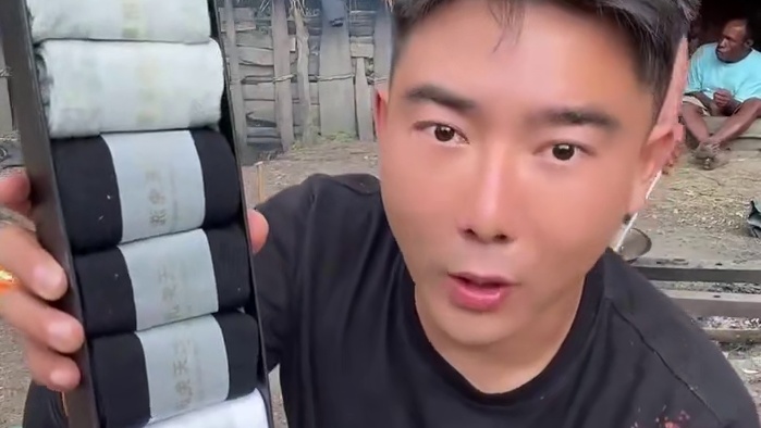 这里的女人太惨了，一辈子活在看不见的牢笼里！