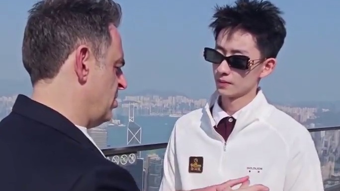吴宜泽背后原来有高人指点，2026斯诺克世锦赛，吴宜泽晋级半决赛，迎战马克艾伦，大比分领先