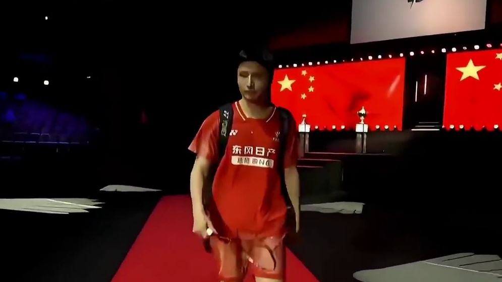 【】2026汤姆斯杯1/4决赛中国与马来西亚的比赛中，因急性肠胃炎缺席前两场比赛的石宇奇迎来复出，他
