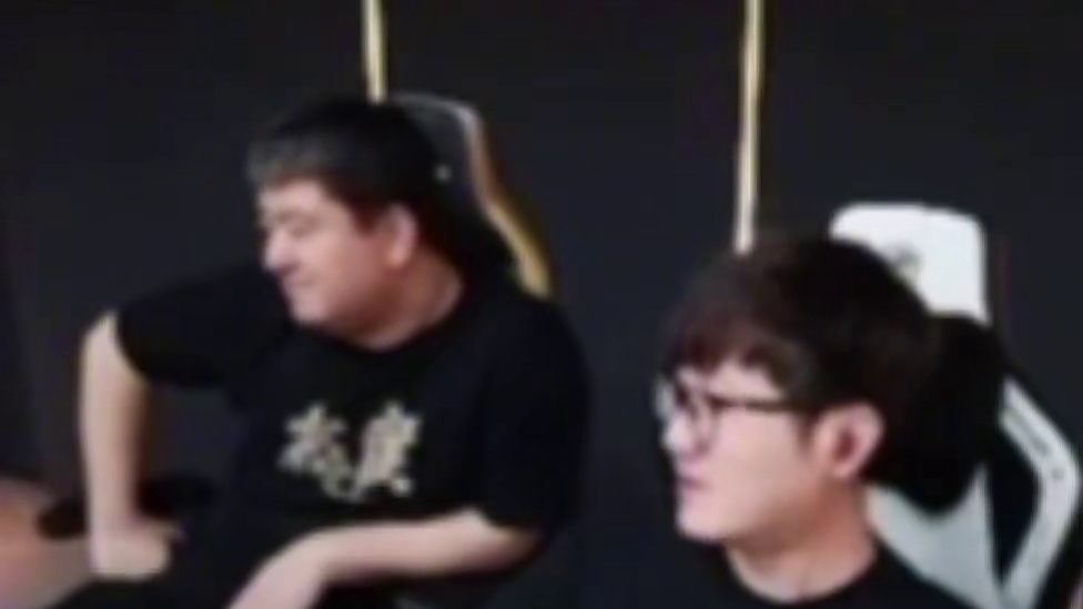 老白替宇大帅5 7 7说话 表示自己也生气，不满意 但比赛结束了，下一个比赛开始了就不能继续这样了#