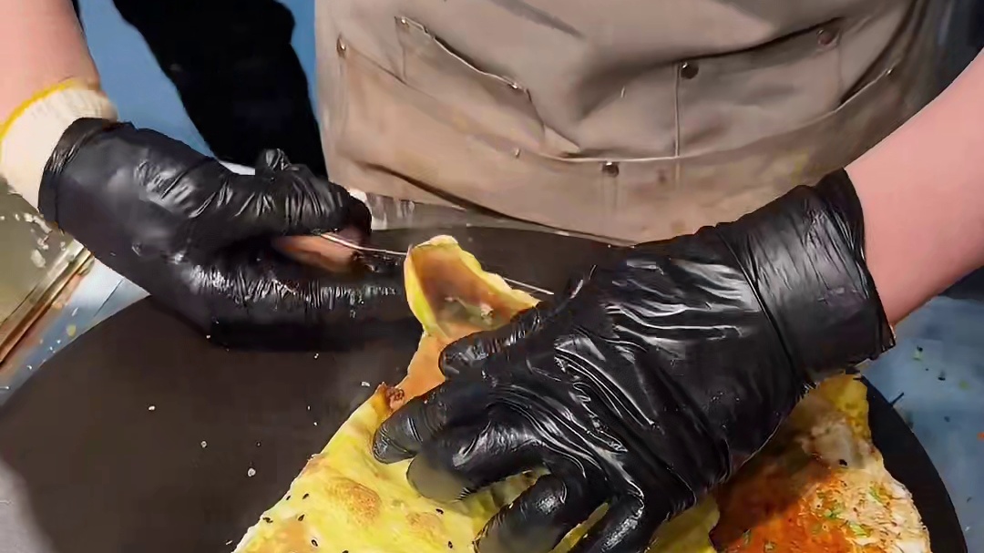 挑战十个蛋全蛋蛋饼！老板这手法给我看爽啦！