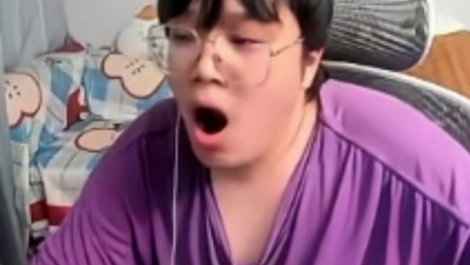 你康哥还是宠粉啊采访完还在整活
