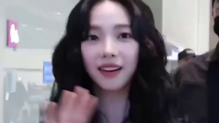 260503 
Karina为了参加5月4日在纽约大都会美术馆举行的"Met Gala 2026"前