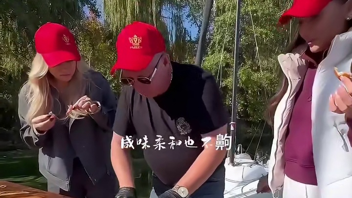两米多的大鲶鱼，看俄罗斯人怎么做美食吃的，不怕吃不完