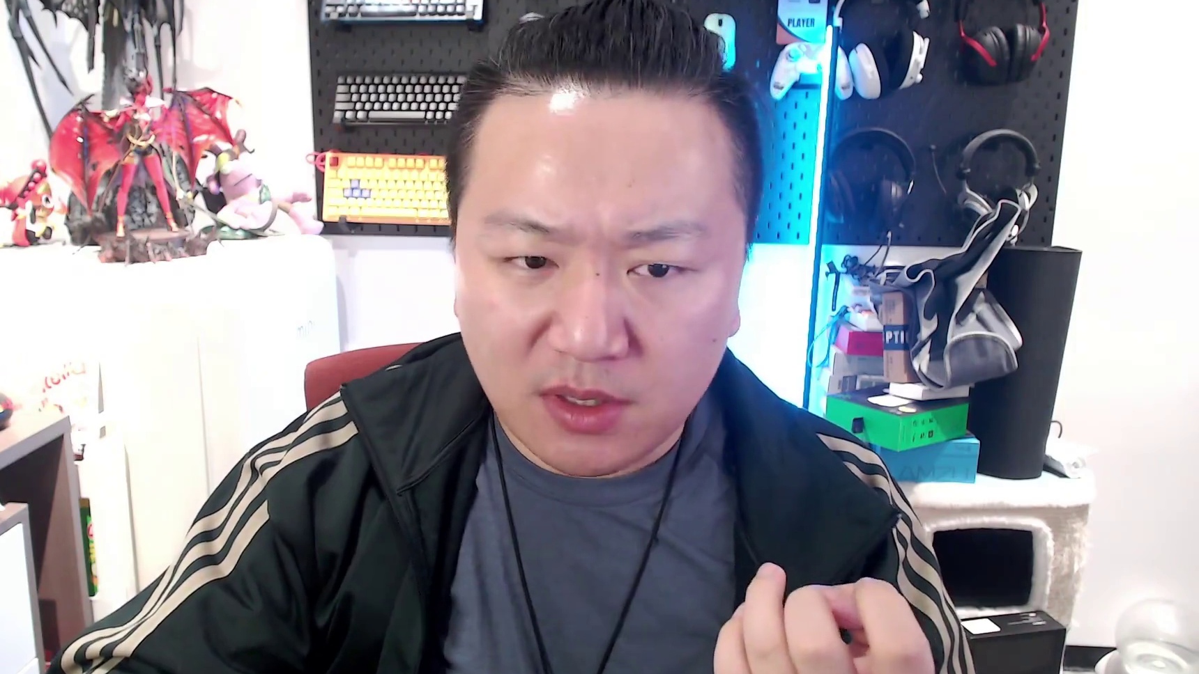 小蜜蜂有破绽？ 我觉得navi如果能压制住蜜蜂真有得玩