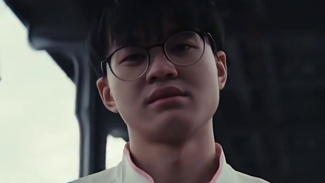 这是LPL的大小王，你敢跟他们对视吗？