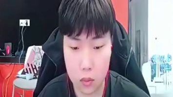 欧欧女友想买包包欧欧不舍得买，直接爆料Doo买了两个几万块的包，绝迹调侃刚谈恋爱谁不愿意花钱