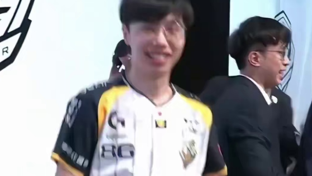 来自LOL选手的胜利之舞