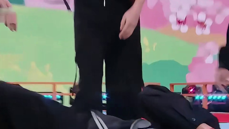 当魏大勋看热闹