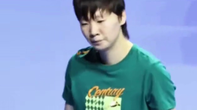 王曼昱vs卡尔伯格赛前训练，这姑娘怎么那么白又萌又可爱哈哈

 ​​​