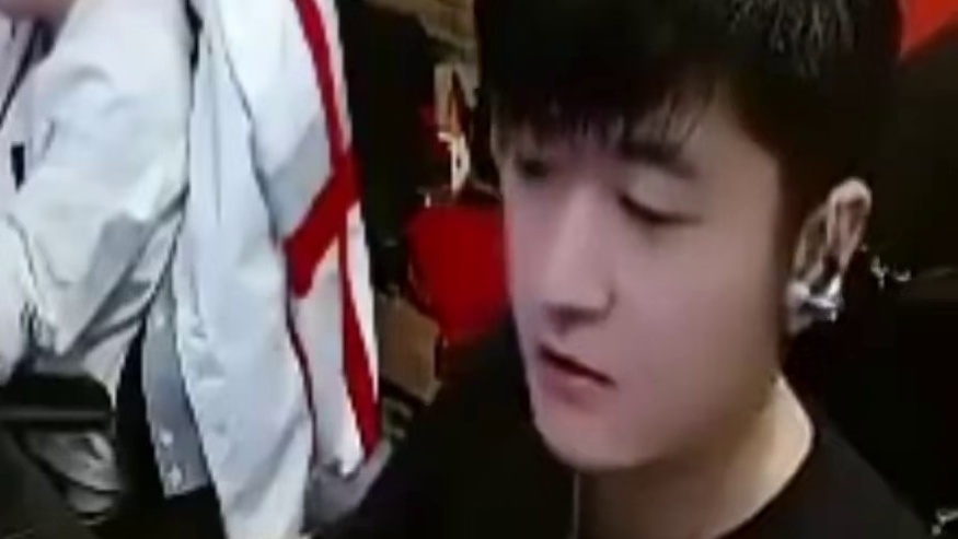 一个伟大的团队需要在输的时候换人 对吧 对吧