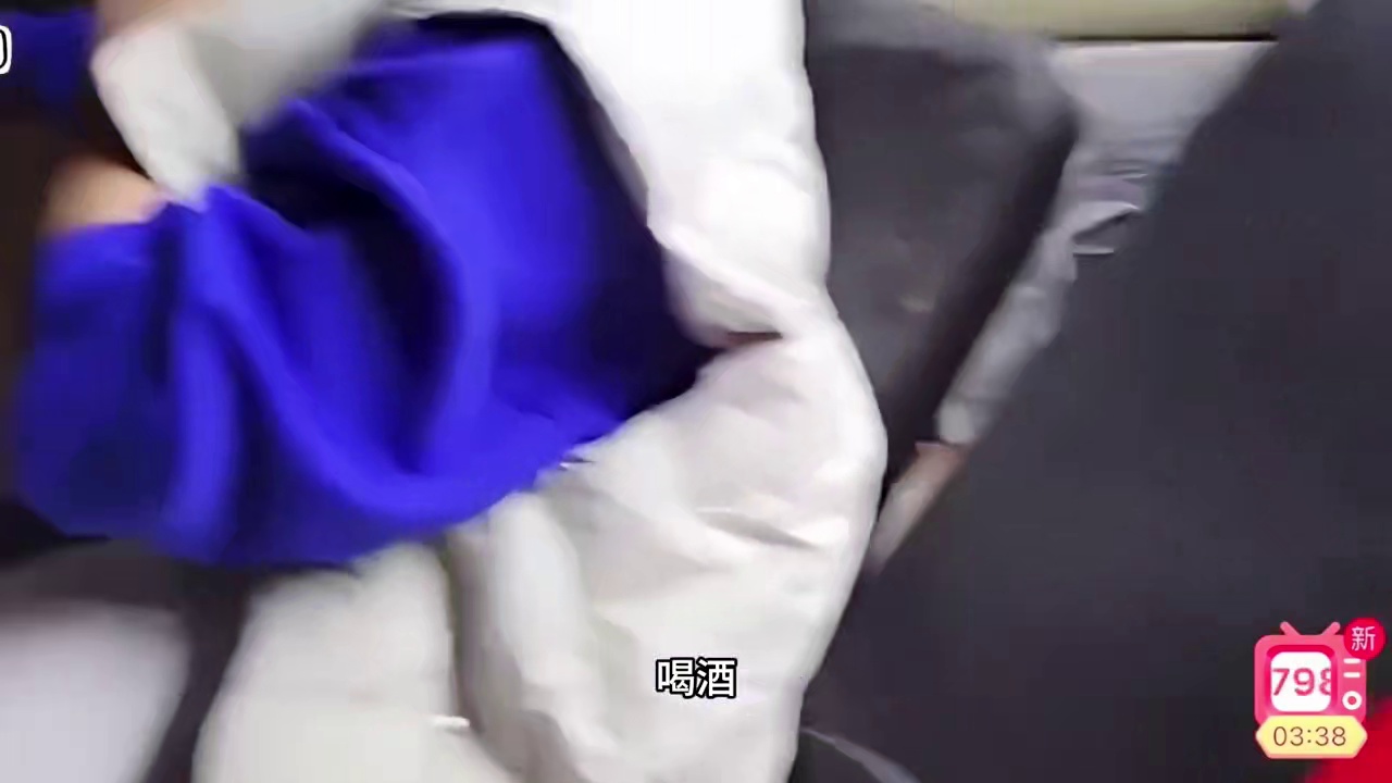 童锦程开面包车接妹子，妹子看到后两眼一黑
