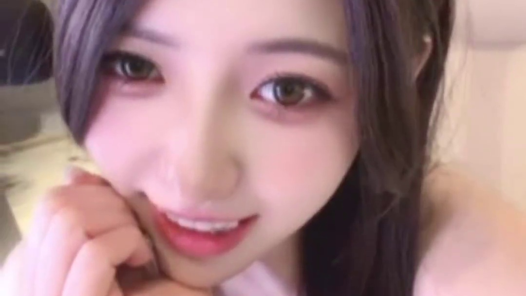 翻白眼了