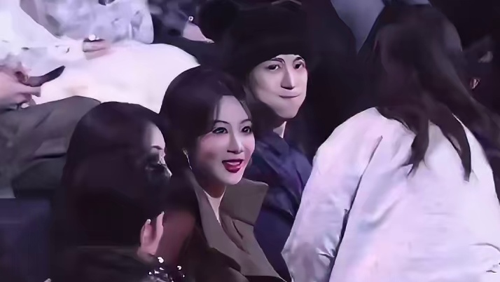 雷佳音：为什么扒拉我！ 笑死，杨幂这区别对待真的可爱啊！