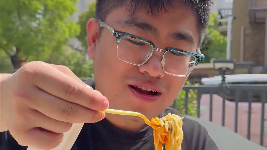 海底捞的西红柿鸡蛋面！这也太好吃了吧