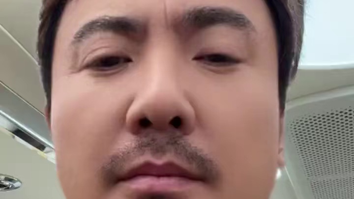 白敬亭不愧是老Kpop人，顶着沈腾的脸跳《GO》，又顶着贾冰的脸跳《FaSHioN》，追星界整活天花