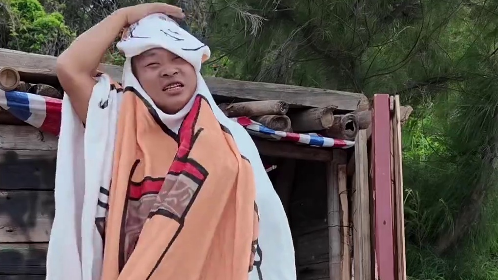 海岛盲盒挑战二 这个小伙携带粉丝三百个盲盒挑战求生，快来看看今天又开出了什么稀奇古怪的东西吧！