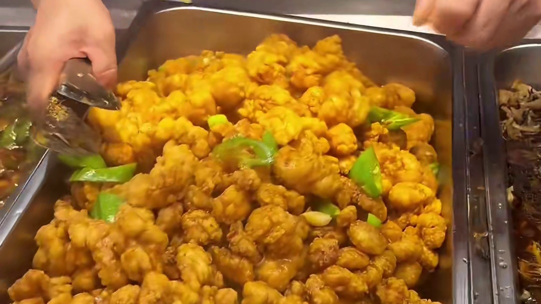东北自助盒饭，打工人的“御膳堂”，这一口，你馋了吗。