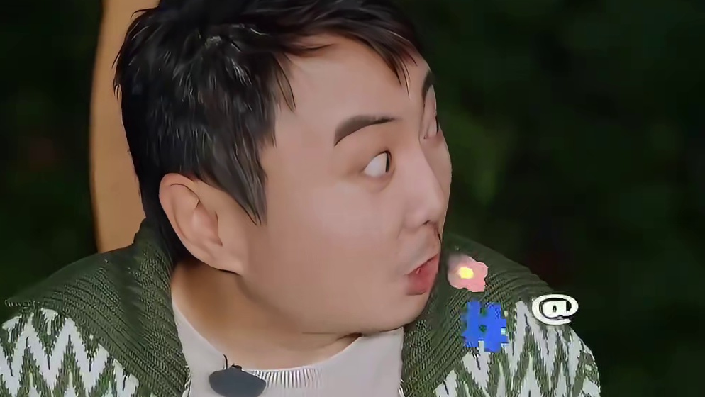关晓彤：睁眼就看见腾哥这谁能不笑