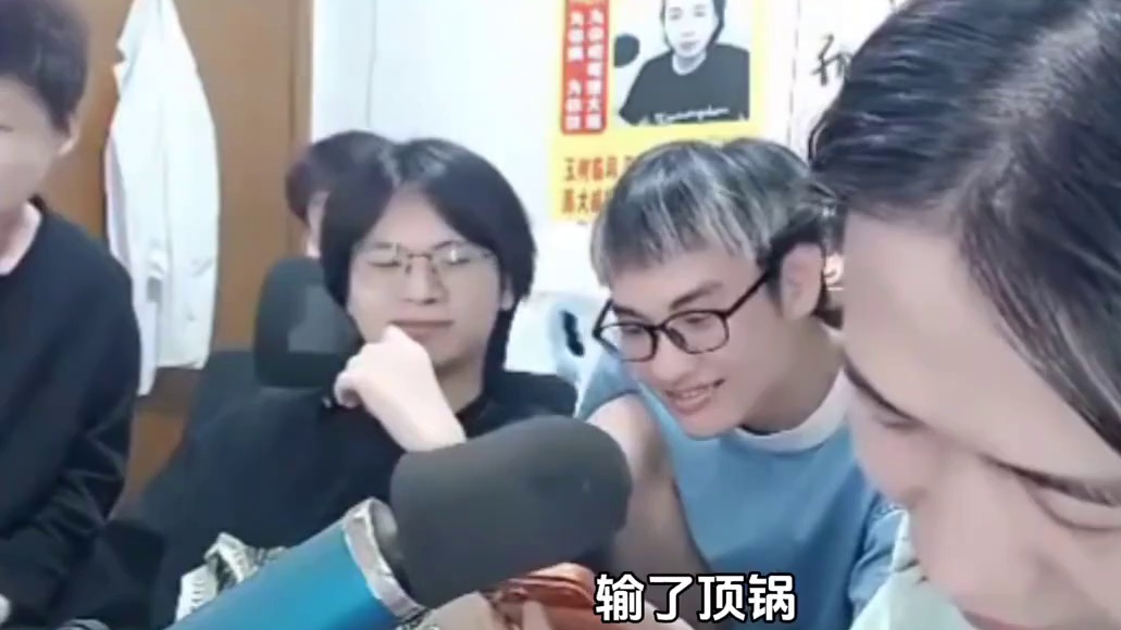 柱子让豆包刻薄锐评华创春虫虫，说春虫虫成为了直播间的背景版！