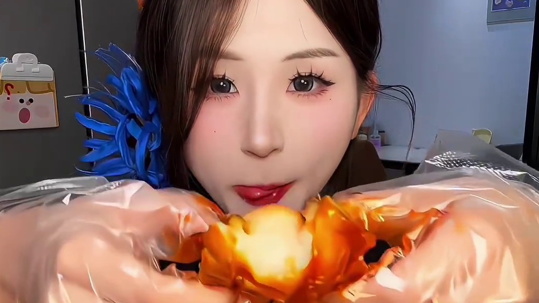 沉浸式吃辣炒海鲜