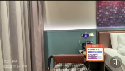 这个1995新主播两两，下播打wx视频，被同房主播拍到，太劲爆了呀！