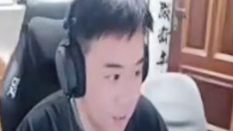 怪不得欧欧说嘉玮哥拿到FMVP得吹好久 打排位积分赛都得介绍自己是S级选手。#cf #cfpls27