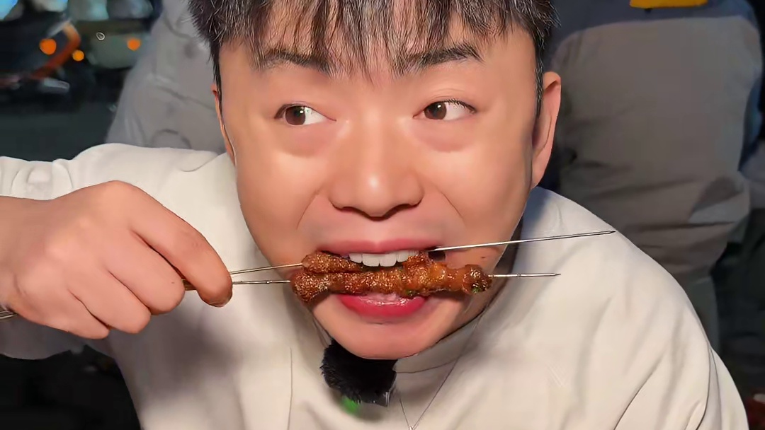 武汉宵夜居然如此惊心动魄了！鳝丝嫩蛙做出惊艳两吃，碳火肉筋体验超绝口感！原味腰片加上臭鳜鱼，这一顿也太够味了