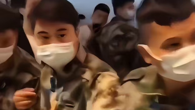 中国的安保人员确实专业，苍蝇都飞不过去，万无一失