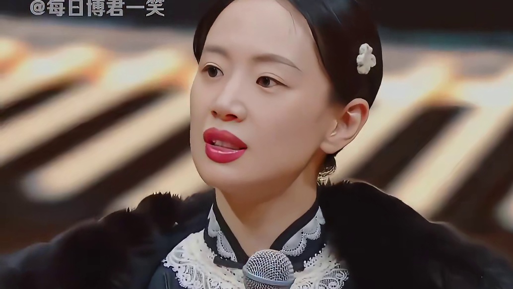 李梦早年拍摄现场因加戏情绪失控，与剧组人员大喊，被换角错失大火机会