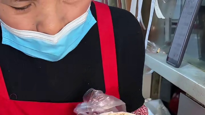 路边滋滋冒油的里脊肉饼！老板画的饼都甘拜下风了