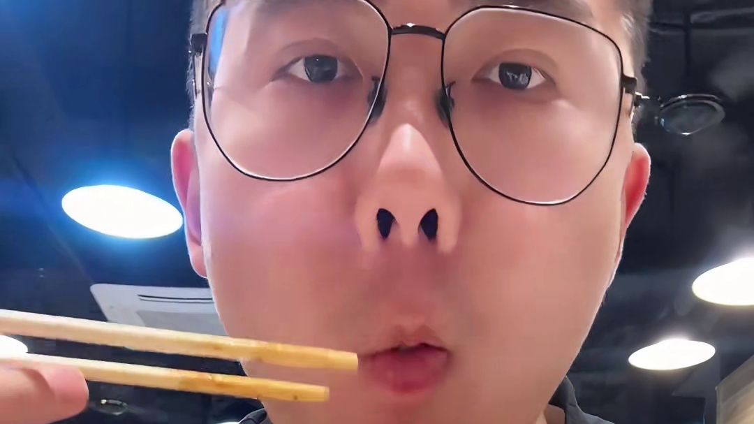 往往是在街边不起眼的角落