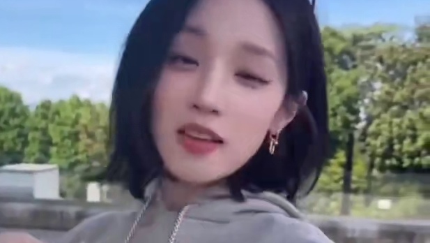 蹦蹦跳跳的小狗‿̵