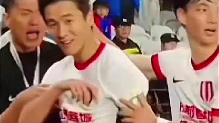 冤家路窄 这两人有仇吗？#足球