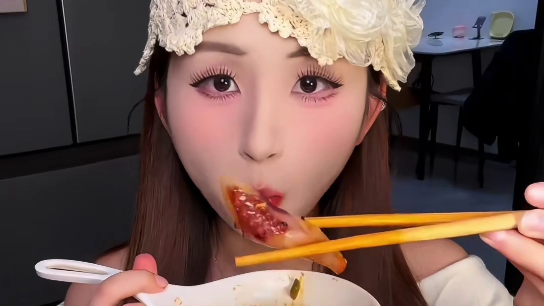 加了“一点点”配菜的螺蛳粉