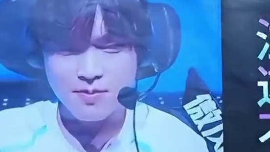 忘不了Bin忧郁的眼神。 *素材来源于网络