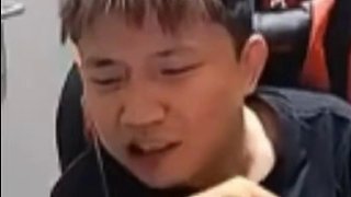 "茄子不想說話,茄子只想在那站著"